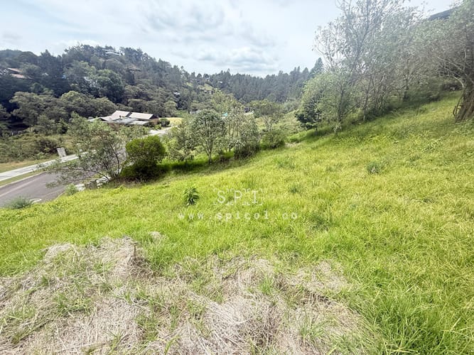 Lote en venta en Loma Del Escobero, Envigado, 2575 m² · foto 2 de 19