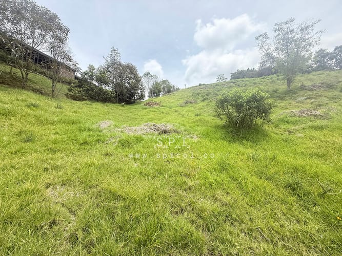 Lote en venta en Loma Del Escobero, Envigado, 2575 m² · foto 5 de 19