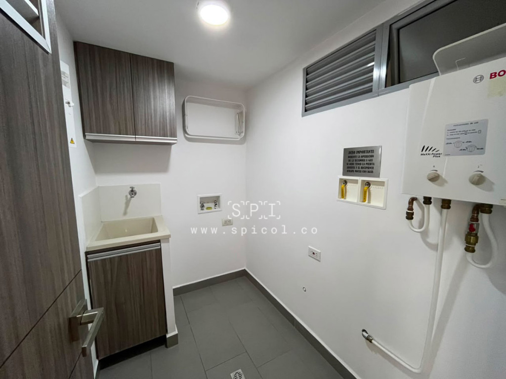 Apartamento en arriendo en Loma De Las Brujas, Envigado · foto 6 de 16