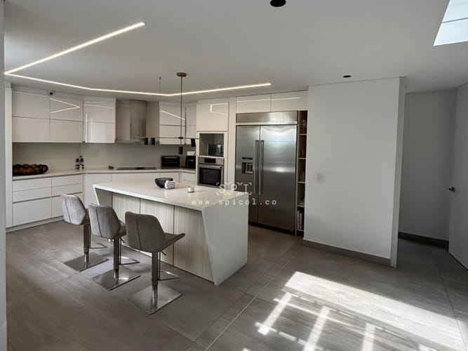 Casa de 4 alcobas en venta en Las Palmas, Medellín, 630 m² · foto 2 de 24