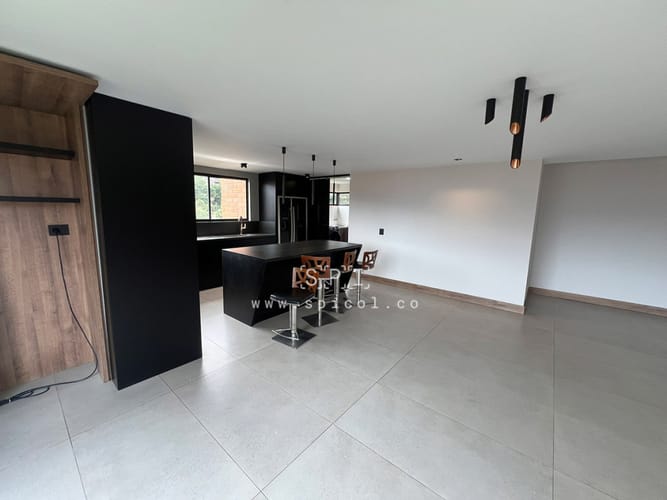 Apartamento de 3 alcobas en arriendo en La Florida, Medellín, 185 m² · foto 2 de 24
