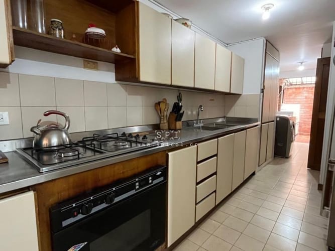 Casa de 4 alcobas en venta en La Florida, Medellín, 241 m² · foto 2 de 18