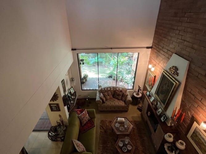 Casa de 4 alcobas en venta en La Florida, Medellín, 241 m² · foto 3 de 18