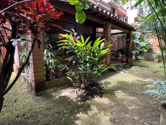 Casa de 4 alcobas en venta en La Florida, Medellín, 241 m² · foto 5 de 18