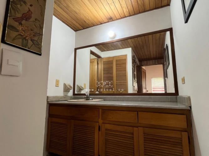 Casa de 4 alcobas en venta en La Florida, Medellín, 241 m² · foto 7 de 18