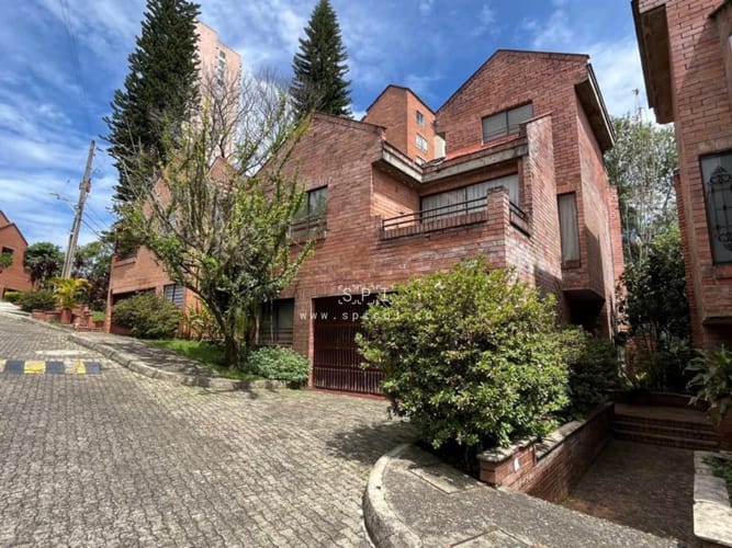 Casa de 4 alcobas en venta en La Florida, Medellín, 241 m² · foto 10 de 18