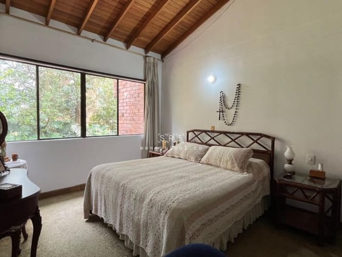 Casa de 4 alcobas en venta en La Florida, Medellín, 241 m² · foto 14 de 18