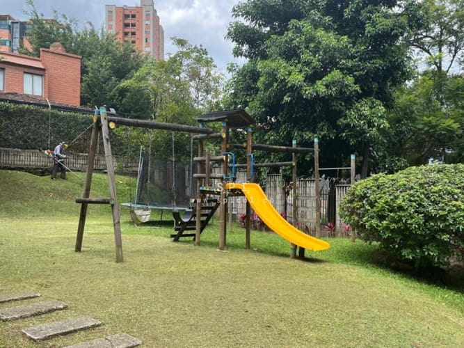 Casa de 4 alcobas en venta en La Florida, Medellín, 241 m² · foto 18 de 18