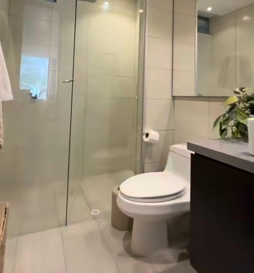 Apartamento de 3 alcobas en arriendo en Los Rosales, Bogotá, 243 m² · foto 3 de 9