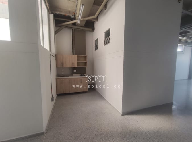 Bodega en arriendo en Belén San Bernardo, Medellín, 185 m² · foto 2 de 11