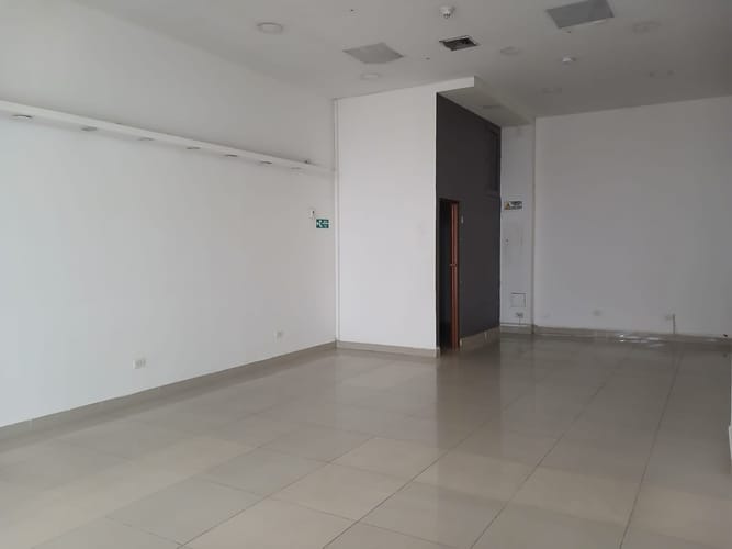 Local en venta en El Poblado, Medellín, 49 m² · foto 2 de 5