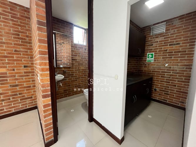 Oficina en arriendo en El Poblado, Medellín, 60 m² · foto 11 de 17
