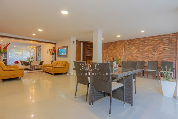 Casa de 4 alcobas en venta en El Tesoro, Medellín, 427 m² · foto 5 de 24