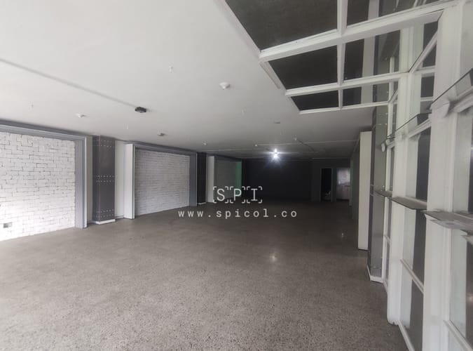 Bodega en arriendo en Belén, Medellín, 135 m² · foto 2 de 10