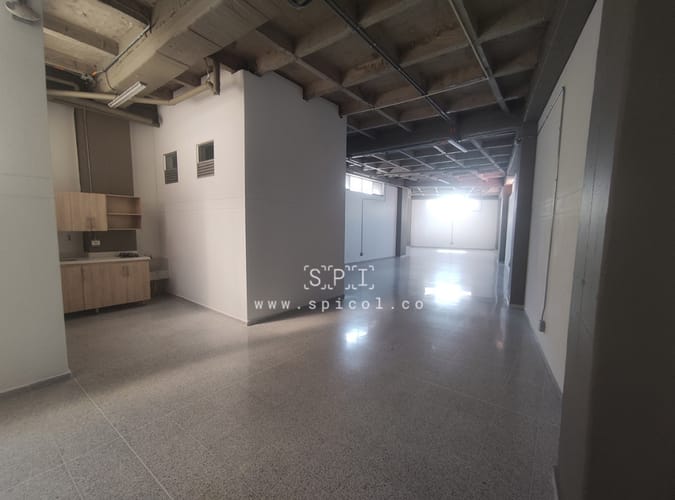 Bodega en arriendo en Belén San Bernardo, Medellín, 185 m² · foto 2 de 16
