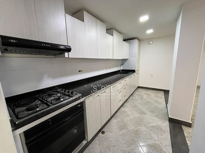 Apartamento en venta en La Aguacatala, Medellín · foto 4 de 17