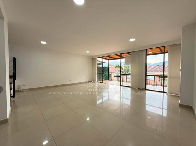 Casa de 3 alcobas en venta en Loma Benedictinos, Envigado, 150 m² · foto 4 de 23