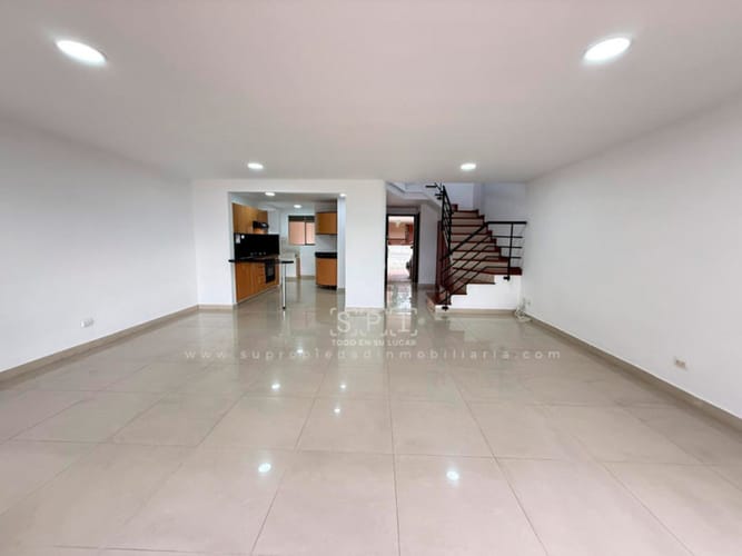 Casa de 3 alcobas en venta en Loma Benedictinos, Envigado, 150 m² · foto 8 de 23