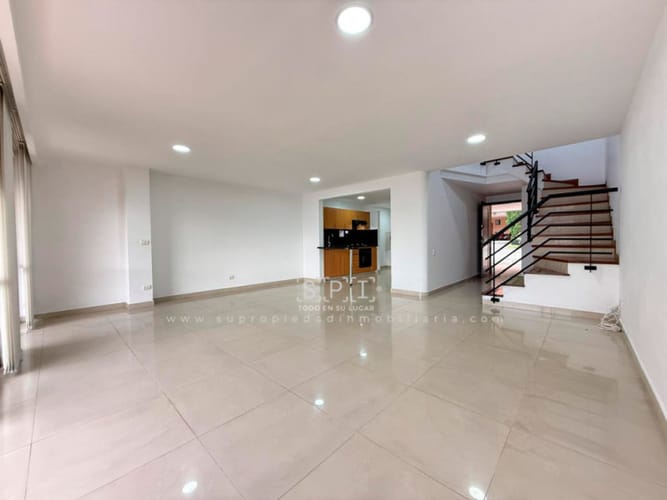 Casa de 3 alcobas en venta en Loma Benedictinos, Envigado, 150 m² · foto 10 de 23