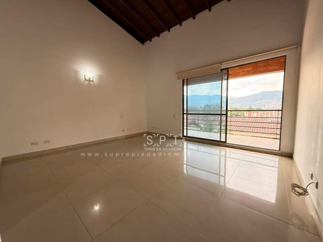 Casa de 3 alcobas en venta en Loma Benedictinos, Envigado, 150 m² · foto 12 de 23