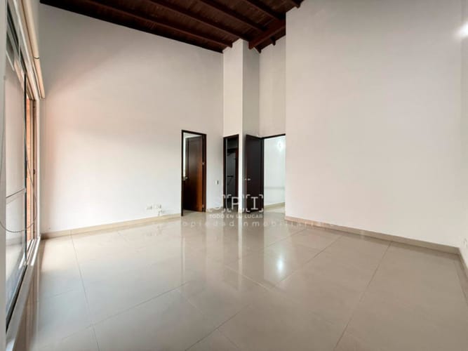 Casa de 3 alcobas en venta en Loma Benedictinos, Envigado, 150 m² · foto 13 de 23