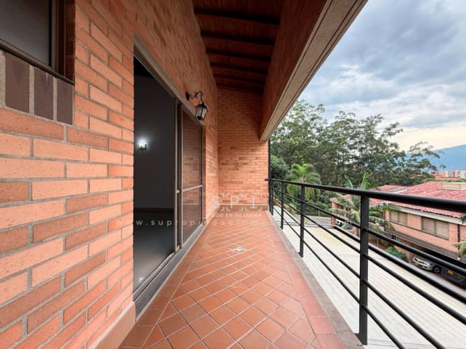Casa de 3 alcobas en venta en Loma Benedictinos, Envigado, 150 m² · foto 14 de 23