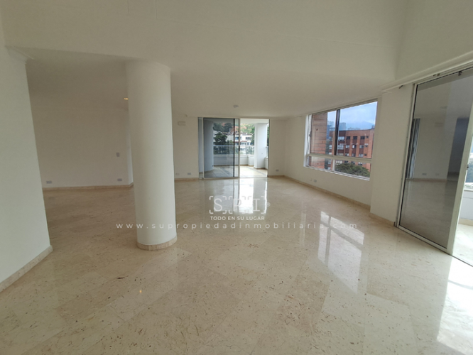 Apartamento de 3 alcobas en venta en El Tesoro, Medellín, 312 m² · foto 3 de 24