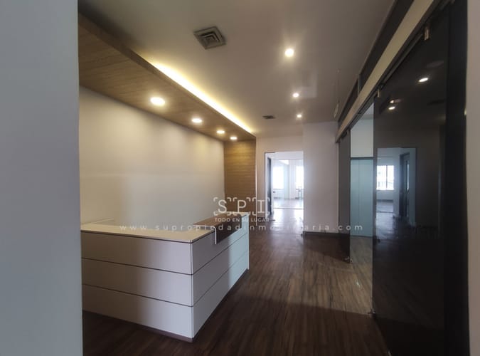 Local en arriendo en La Esmeralda, Envigado, 681 m² · foto 2 de 24