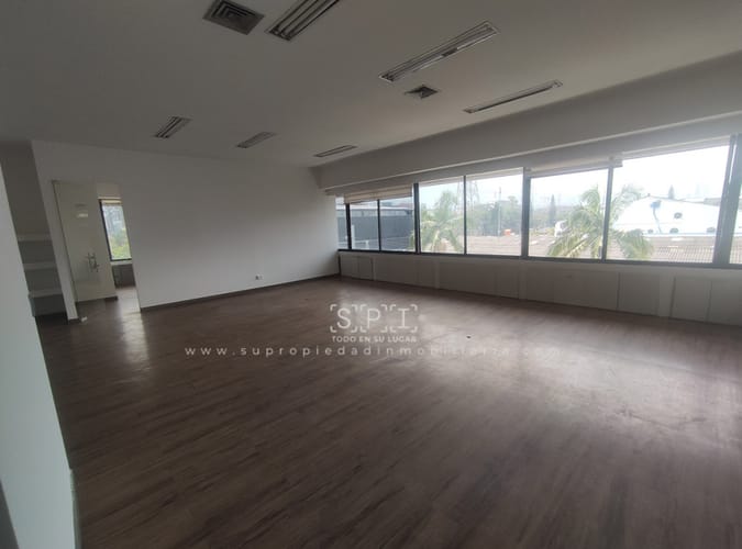 Local en arriendo en La Esmeralda, Envigado, 681 m² · foto 3 de 24