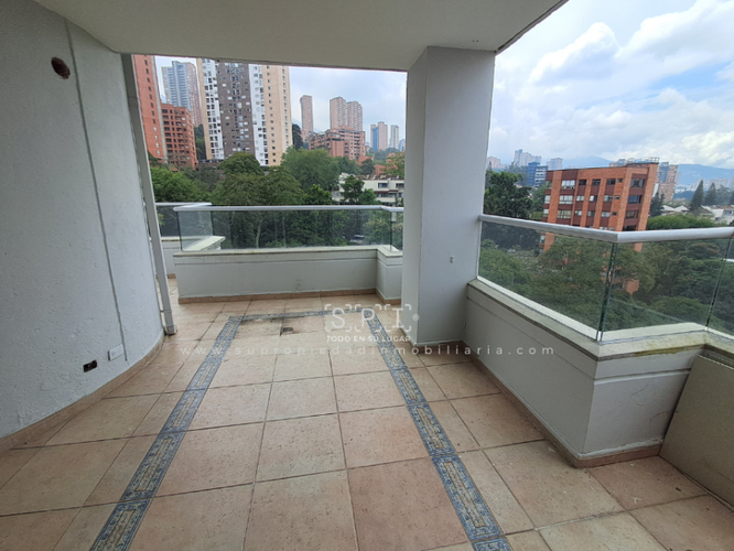 Apartamento de 3 alcobas en venta en El Tesoro, Medellín, 312 m² · foto 7 de 24