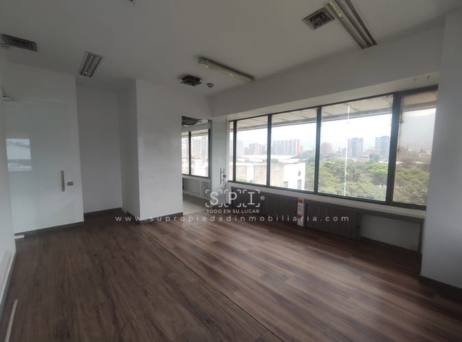 Local en arriendo en La Esmeralda, Envigado, 681 m² · foto 7 de 24