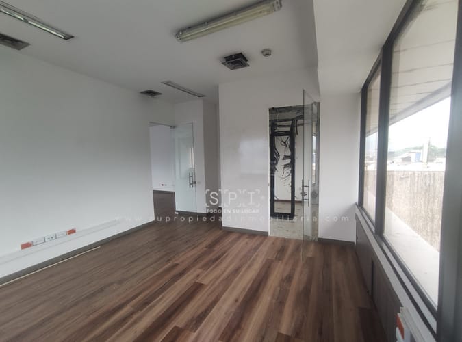 Local en arriendo en La Esmeralda, Envigado, 681 m² · foto 8 de 24