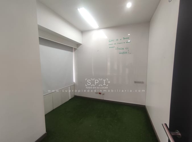 Local en arriendo en La Esmeralda, Envigado, 681 m² · foto 9 de 24