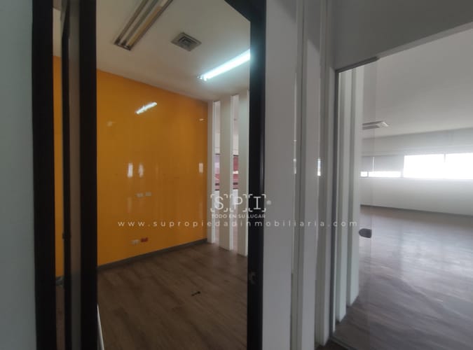 Local en arriendo en La Esmeralda, Envigado, 681 m² · foto 11 de 24