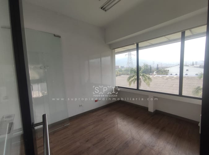 Local en arriendo en La Esmeralda, Envigado, 681 m² · foto 12 de 24