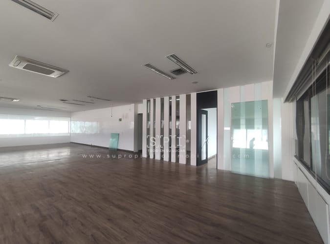 Local en arriendo en La Esmeralda, Envigado, 681 m² · foto 14 de 24