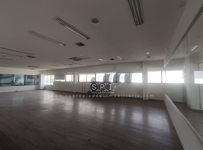 Local en arriendo en La Esmeralda, Envigado, 681 m² · foto 16 de 24