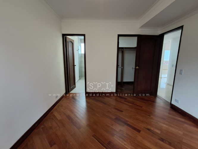 Apartamento de 3 alcobas en venta en El Tesoro, Medellín, 312 m² · foto 18 de 24