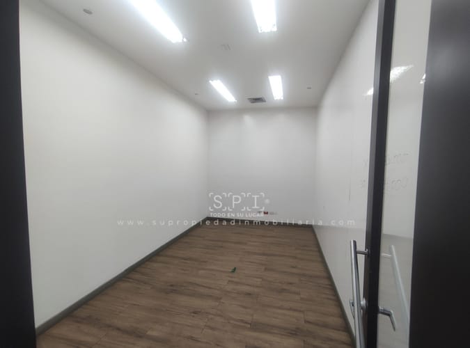 Local en arriendo en La Esmeralda, Envigado, 681 m² · foto 19 de 24