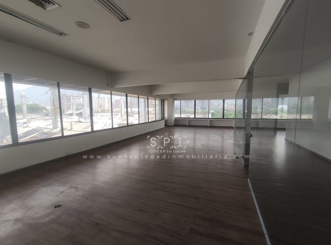 Local en arriendo en La Esmeralda, Envigado, 681 m² · foto 21 de 24