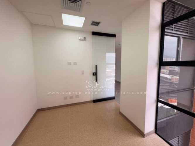 Oficina en arriendo en San Diego, Medellín, 35 m² · foto 2 de 6