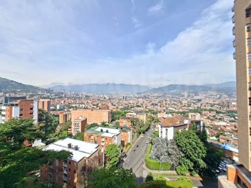 Apartamento de 3 alcobas en arriendo en Loma Del Chocho, Envigado, 115 m² · foto 5 de 18