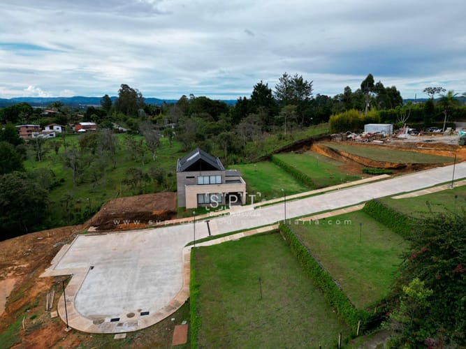 Lote en venta en Centro, Rionegro, 296 m² · foto 2 de 7