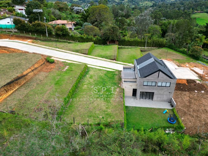 Lote en venta en Centro, Rionegro, 296 m² · foto 3 de 7