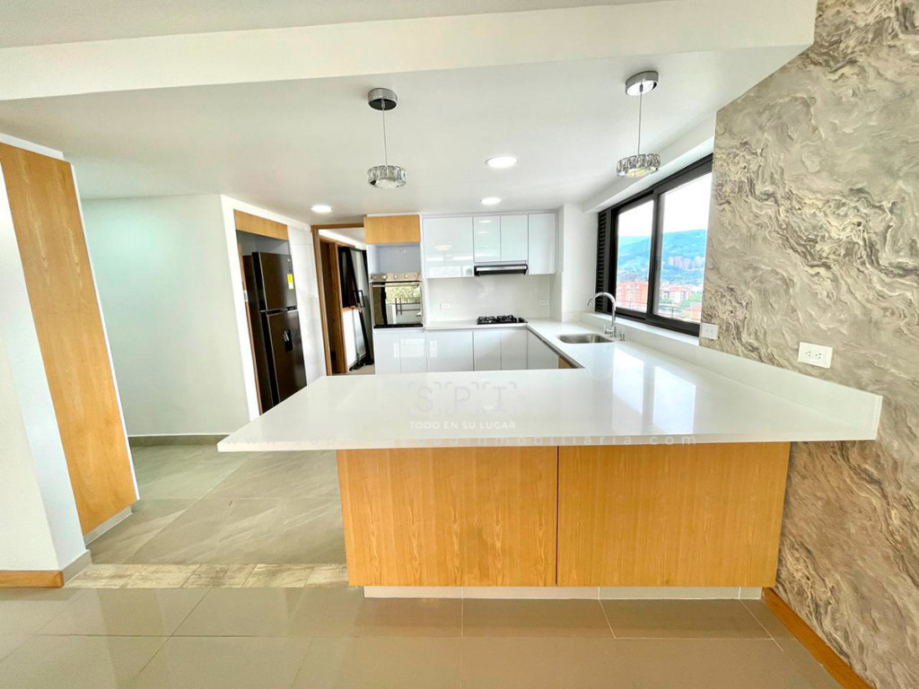 Apartamento en arriendo en La Linde, Medellín · foto 3 de 21