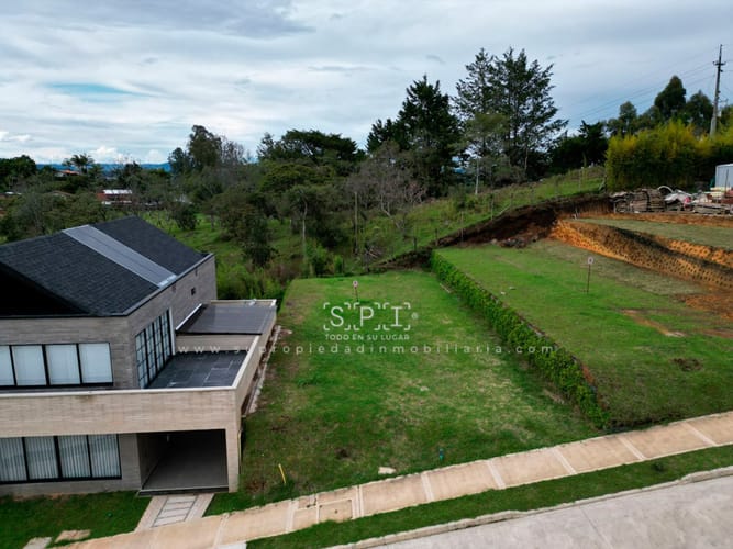 Lote en venta en Centro, Rionegro, 296 m² · foto 4 de 7