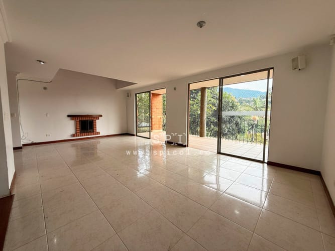 Casa de 3 alcobas en venta en Loma Del Chocho, Envigado, 283 m² · foto 3 de 24
