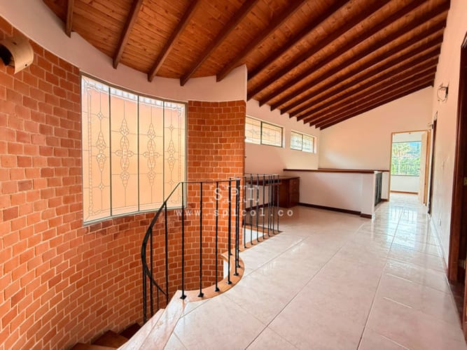 Casa de 3 alcobas en venta en Loma Del Chocho, Envigado, 283 m² · foto 9 de 24