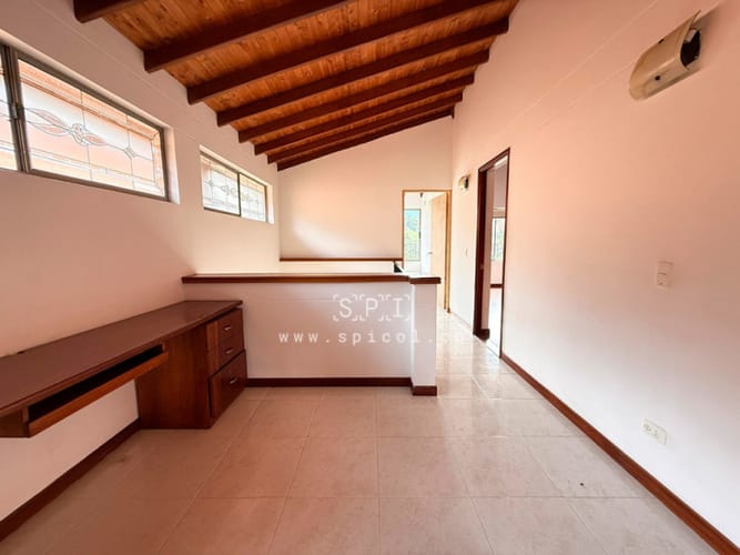 Casa de 3 alcobas en venta en Loma Del Chocho, Envigado, 283 m² · foto 10 de 24