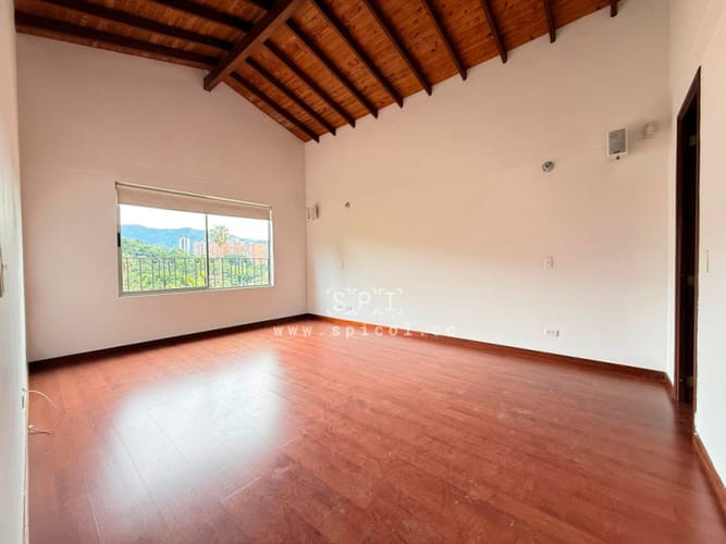 Casa de 3 alcobas en venta en Loma Del Chocho, Envigado, 283 m² · foto 11 de 24